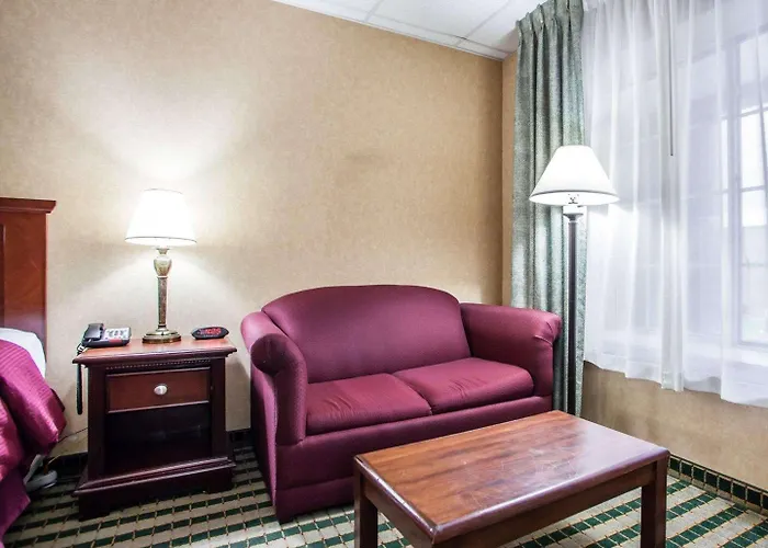 Clarion Hotel Palmer Inn